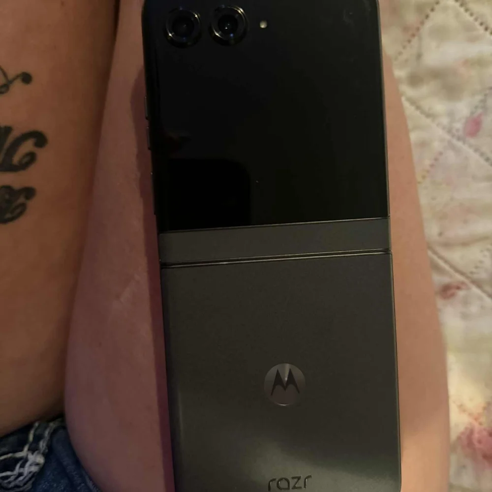 Motorola Razr Gray Flip Phone